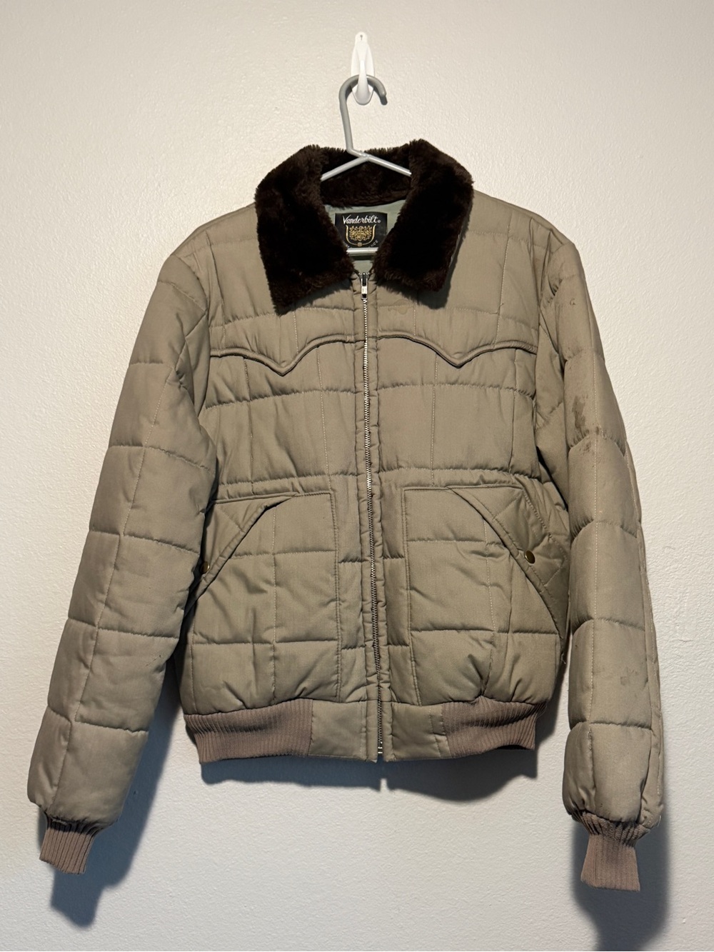 Vintage 70’s Vanderbilt Men’s Beige Quilted Puffer Jacket Faux Fur Collar Zip L